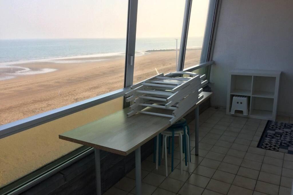Appartement T2 Avec Vue Sur Mer Directe ! Courseulles-sur-Mer Exterior photo